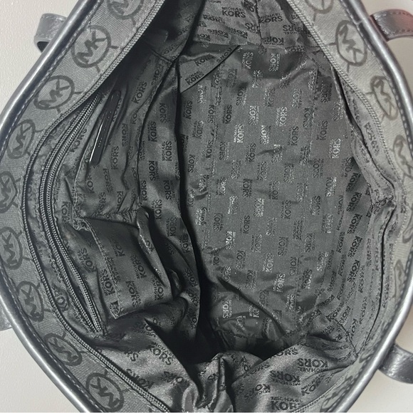 Michael Kors Bennet Large Black Tote - Picture 10 of 13